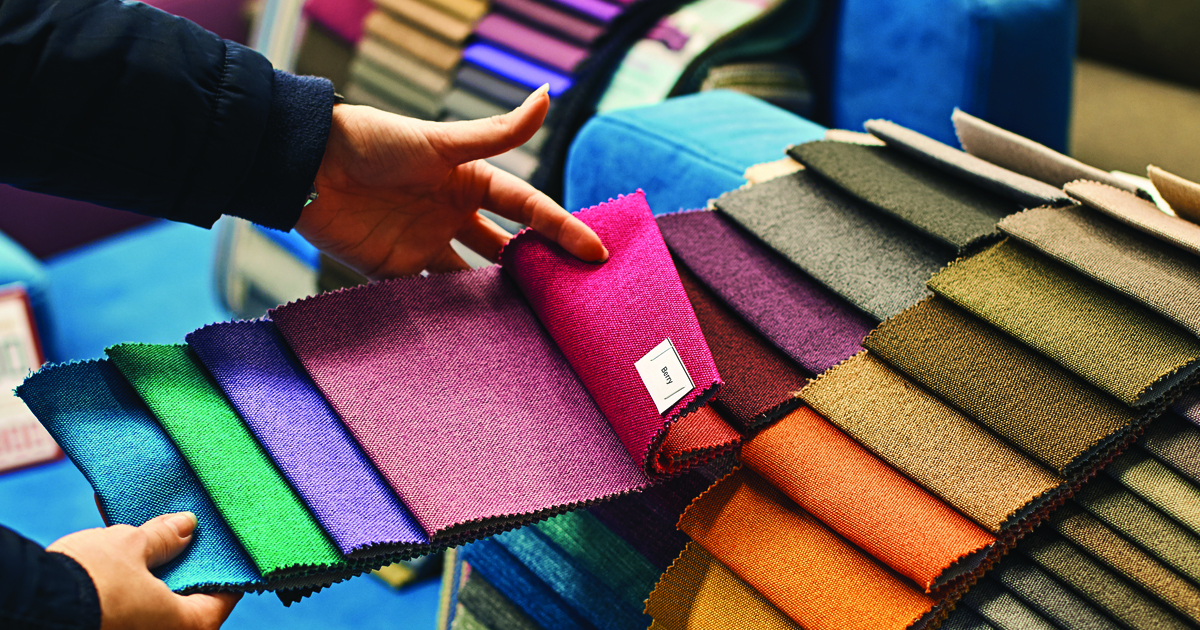 Rivestimento divano: pelle, tessuto o microfibra?